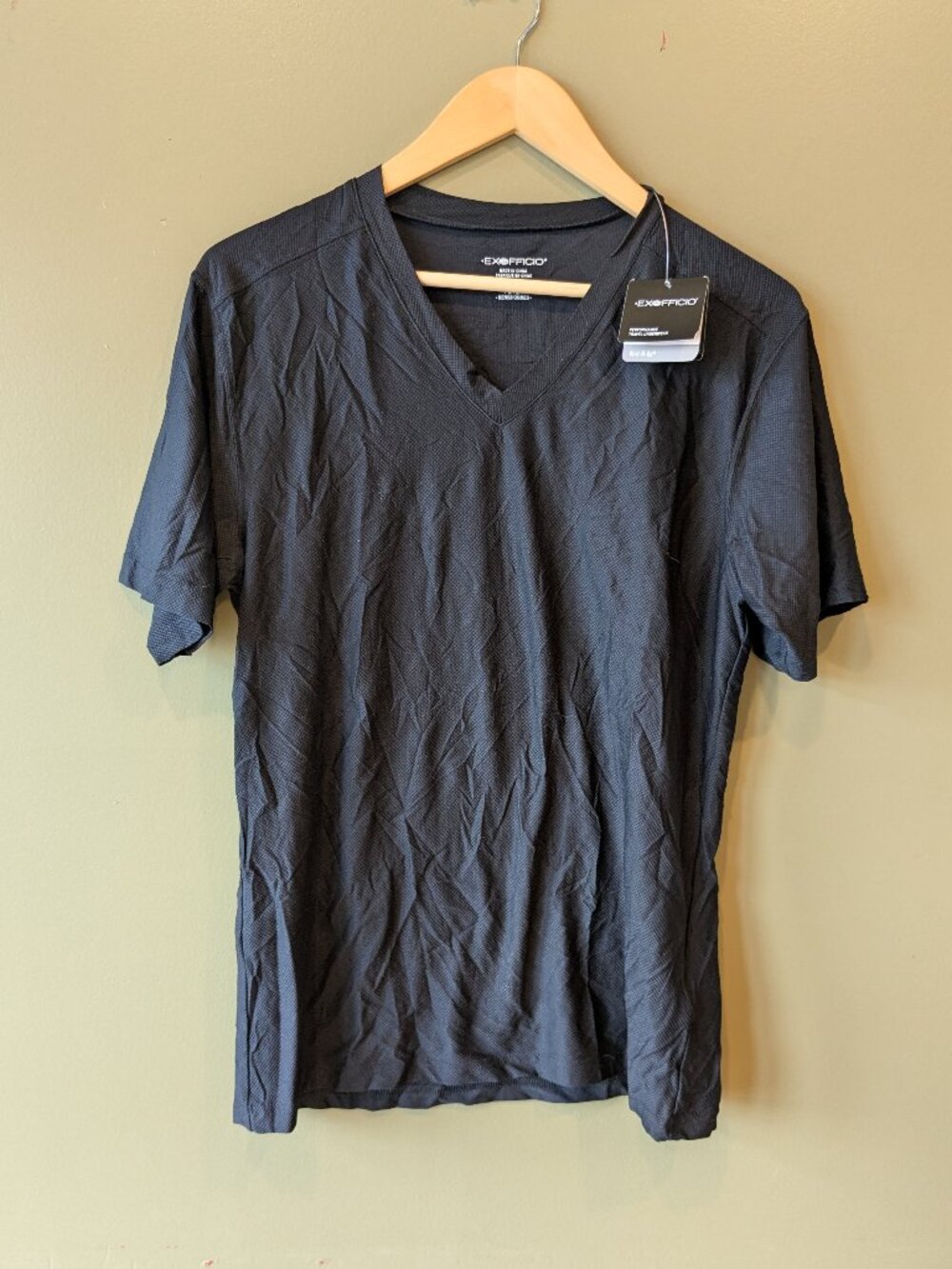 NWT ExOfficio Performance Travel Give N Go V Neck Men's T-Shirt Black Med Mesh